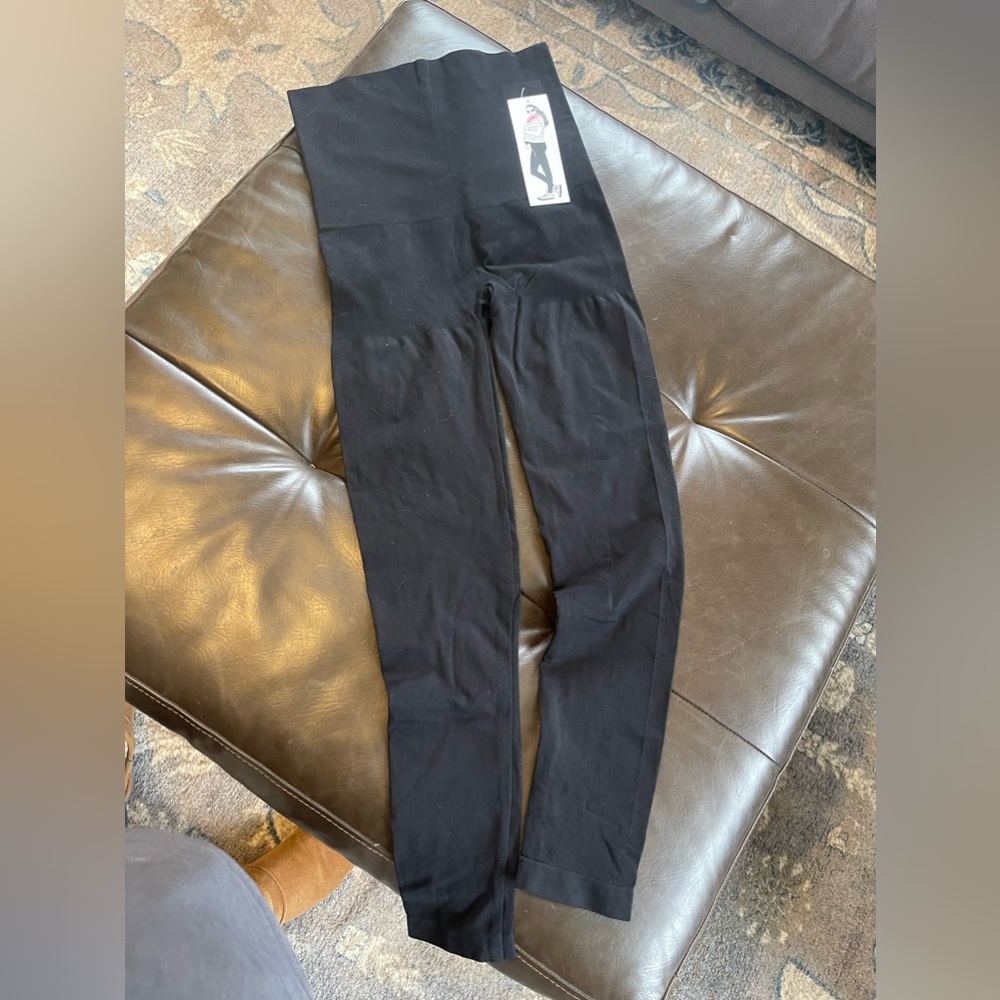 Black maternity leggings with tags